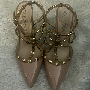 Cream colored Sole Society shoes -size 9.
